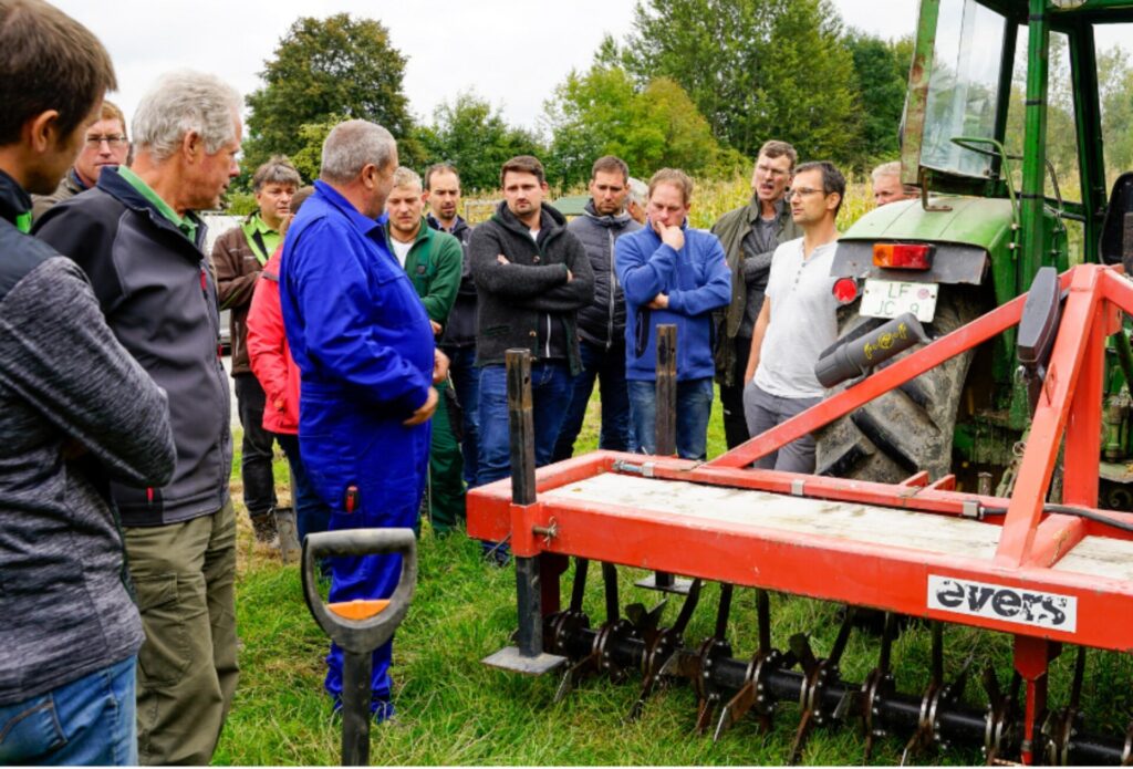 Feldtag zum Thema „regenerative Grünlandwirtschaft“