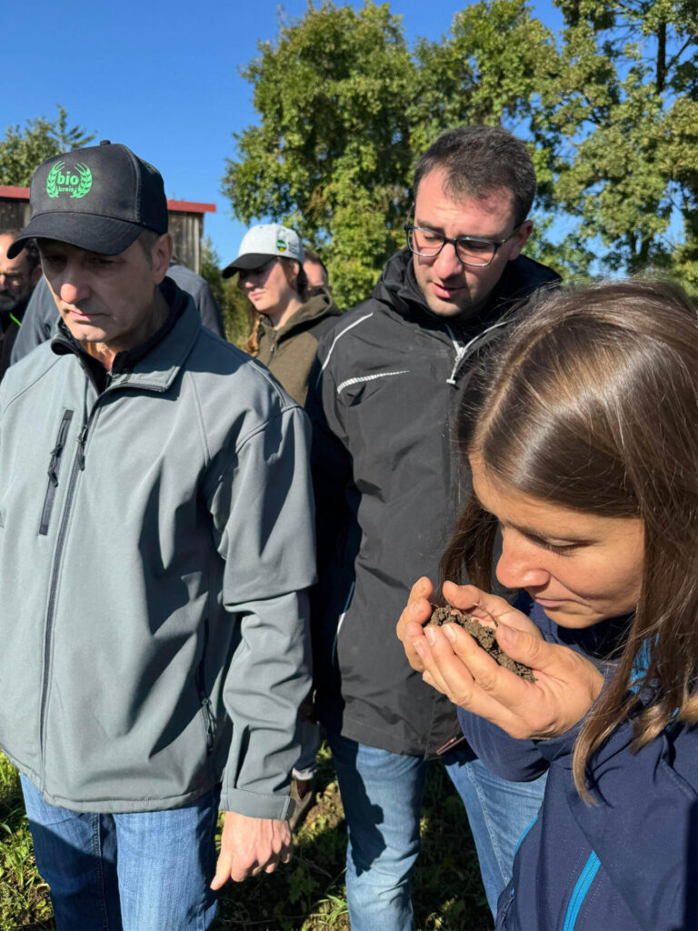 Regenerative Landwirtschaft Praxis | Sensorische Prüfung Boden